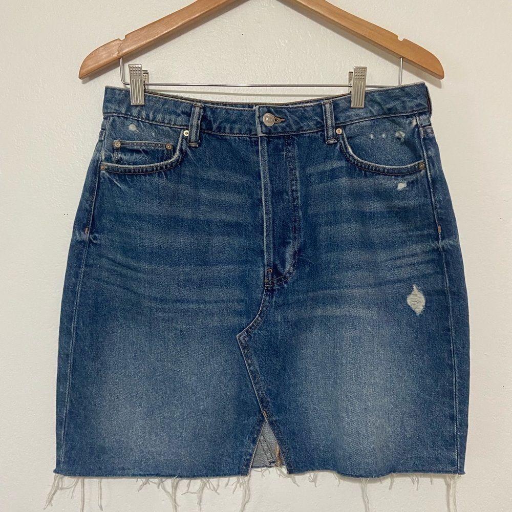 H&M women's 10 button fly denim mini skirt medium wash with distressing EUC